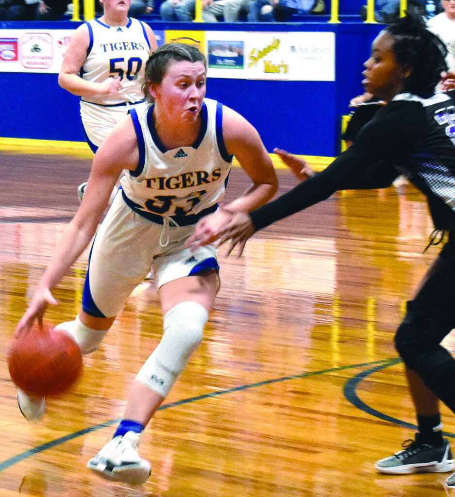 LaSalle Lady Tigers Remain Unbeaten - The Jena Times